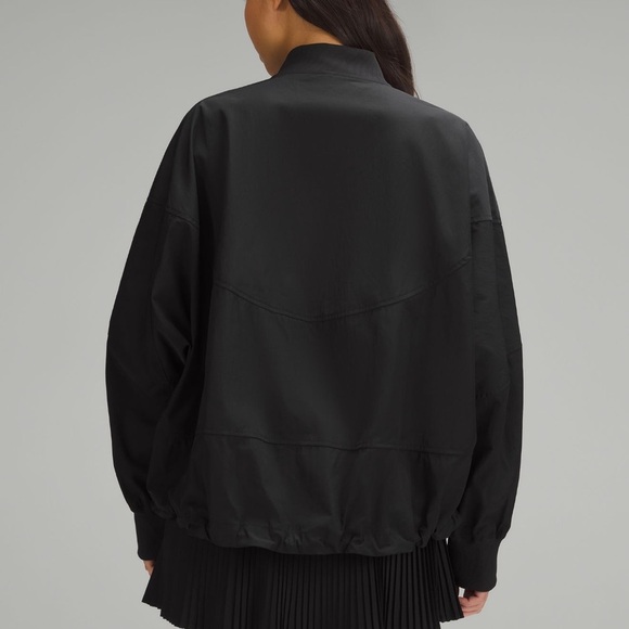 NWOT Lululemon Lightweight Hem-Clinch Bomber Jacket Sz XS in Black - Picture 2 of 6
